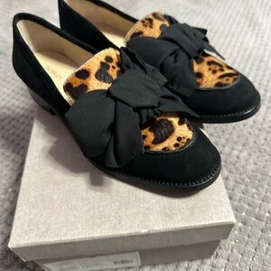 Botkier Black Loafers with Leopard Print Vamp and Bow